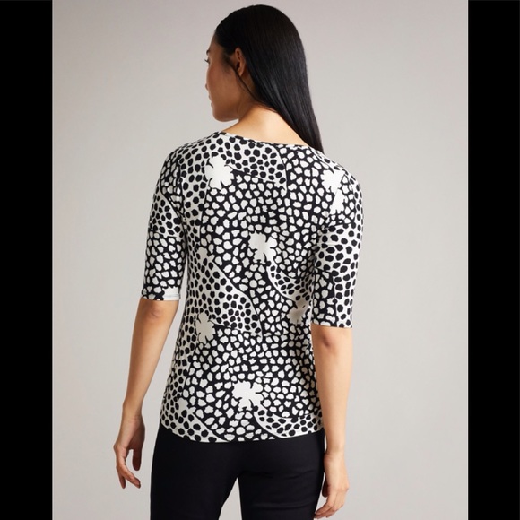 New With Tags Ted Baker London Womens Lucyz V-neck Fitted Tee Multiple Sizes - Picture 7 of 8